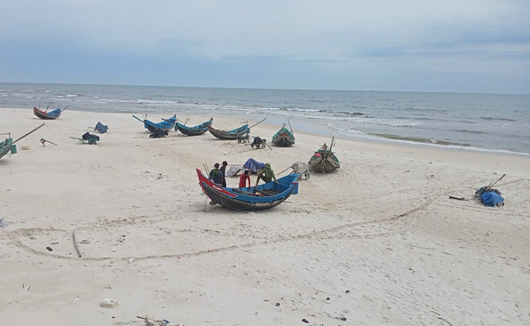 Vùng biển 9 thuyền đánh mực gặp nạn.