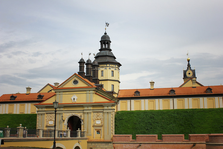 Kham pha toa lau dai co noi tieng nhat Belarus-Hinh-6