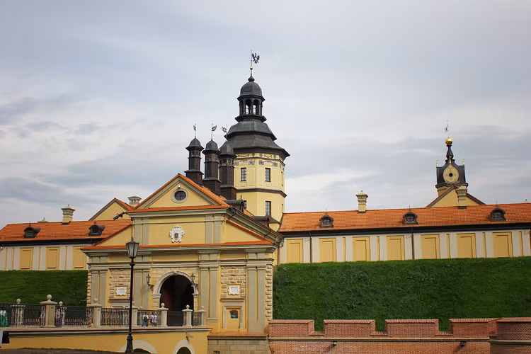 Kham pha toa lau dai co noi tieng nhat Belarus-Hinh-6