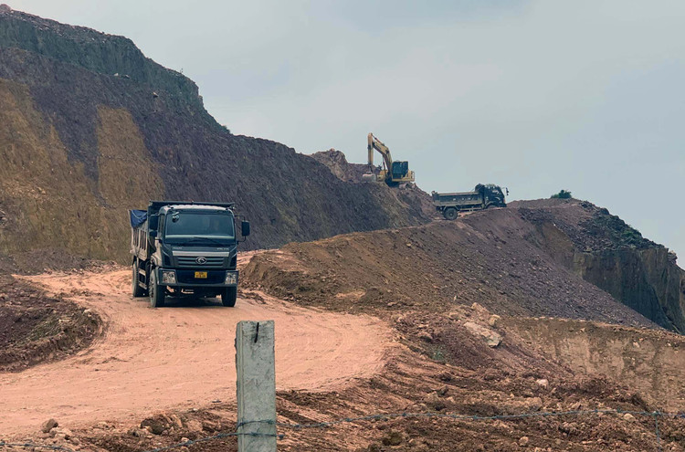 Đại công trường mỏ đất Như Nam.