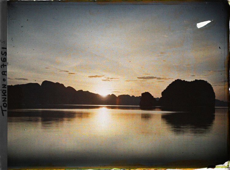 Ngat ngay voi ve dep vinh Ha Long trong anh mau nam 1916 (2)-Hinh-11