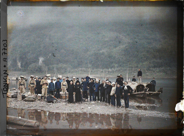 Hinh mau doc ve ghenh da khong lo tren song Da nam 1916-Hinh-11