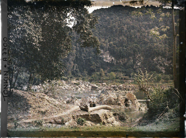 Hinh mau doc ve ghenh da khong lo tren song Da nam 1916-Hinh-2