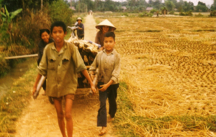 Anh day hoai niem ve nong thon mien Bac nam 1973-1974-Hinh-7