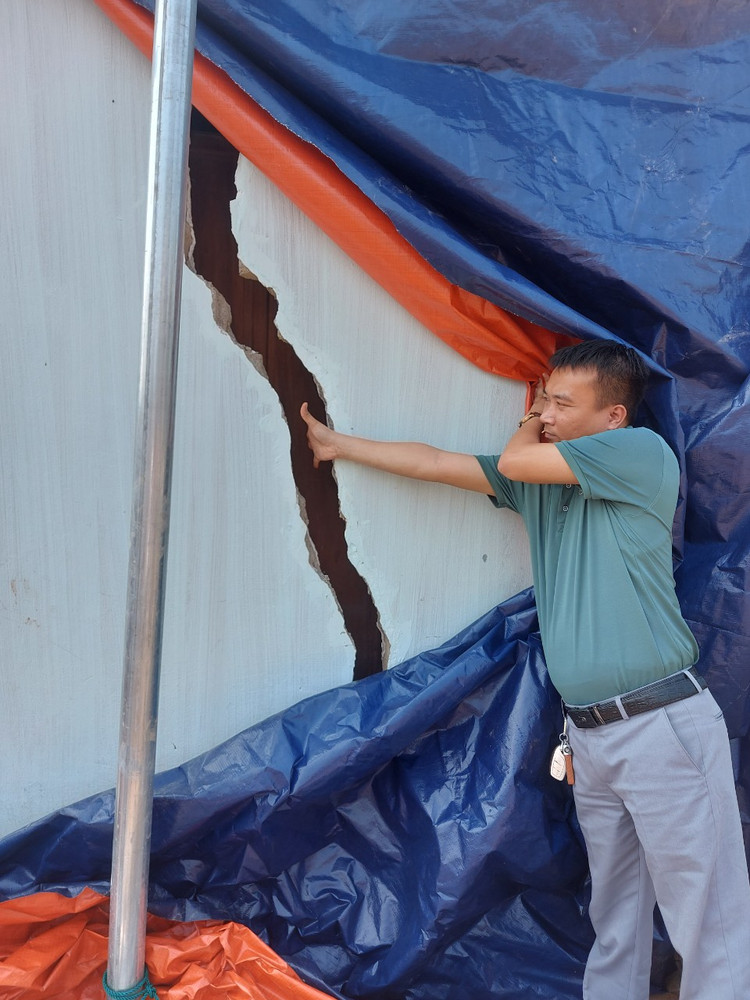 Trước đó, trong quá trình thi công Dự án Mương thoát nước nối từ đường Hoàng Xuân Hãn đến Hồ điều hòa Công viên Trung tâm Thành phố Hà Tĩnh, Công ty Cổ phần xây dựng Tân Hải Sơn đã làm nứt nhà một hộ dân.