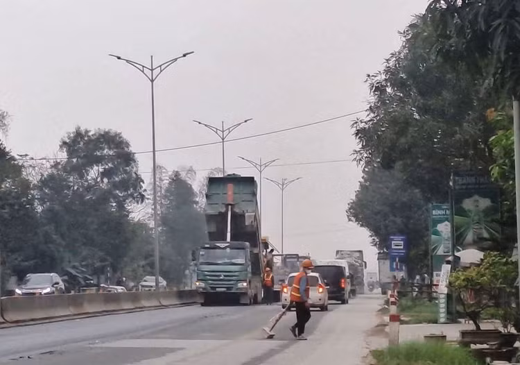Quốc lộ 1 đoạn Nam cầu Bến Thủy - Tuyến tránh TP Hà Tĩnh đang được Tập đoàn Cienco4 "vá" lại.