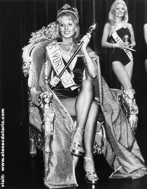 Năm 1972 cho ra đời mẫu vương miện Blue Rhinestones và đã được sử dụng 1 lần trong năm 1972 .