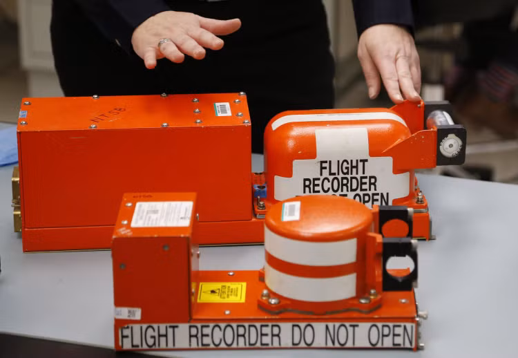 15 su that bat ngo ve hop den cua may bay-Hinh-15