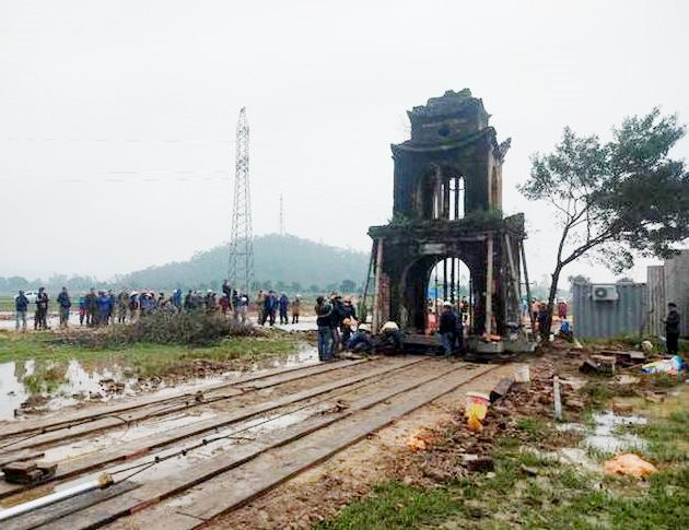 Theo dự kiến mất khoảng hơn 1 tháng để hoàn tất việc di dời cổng đền cổ.