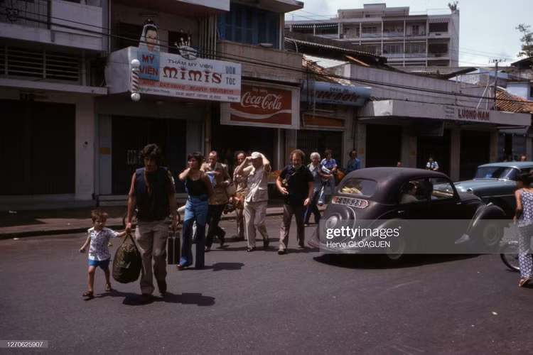Thoi khac giai phong mien Nam 30/4/1975 qua anh phong vien nuoc ngoai-Hinh-2