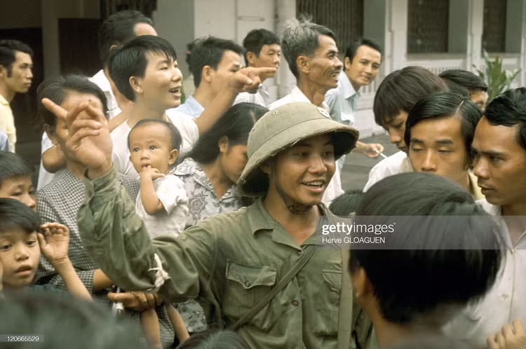 Thoi khac giai phong mien Nam 30/4/1975 qua anh phong vien nuoc ngoai-Hinh-8
