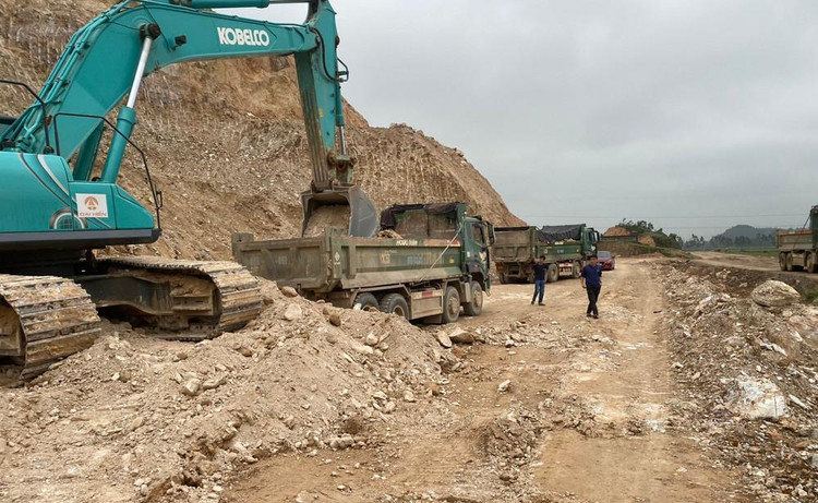 Hiện trường vụ khai thác khoáng sản trái phép.