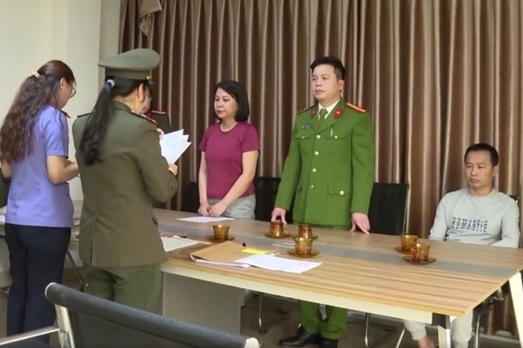 Cơ quan chức năng đọc các quyết định khởi tố, bắt tạm giam Nguyễn Thanh Thuỷ.