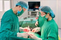 Cân não lấy thai, cứu sản phụ bị huyết khối tĩnh mạch sâu hiếm gặp