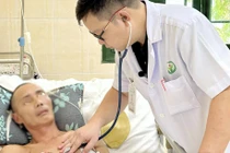 Cứu sống người đàn ông Lào bị trâu húc đa chấn thương nguy kịch