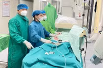 Nút mạch cứu sống bệnh nhân chảy máu dạ dày ồ ạt