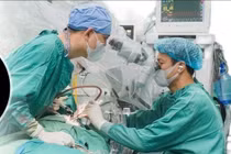 Trẻ 3 tuổi điếc bẩm sinh được cấy điện tử ốc tai phục hồi chức năng nghe