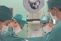 Đau bụng dữ dội người đàn ông phải cắt 5m ruột hoại tử vì tắc động mạch treo