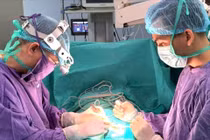 Không đau, bụng to bất thường, phát hiện ung thư tinh hoàn trong ổ bụng