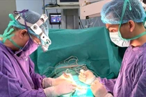 Không đau, bụng to bất thường, phát hiện ung thư tinh hoàn trong ổ bụng