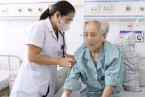 Đi khám đau bụng phát hiện u phổi kèm nhiều bệnh nguy hiểm