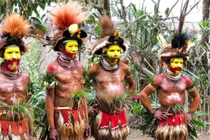 Độc đáo tập tục làm tóc giả của tộc người Huli 