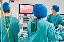 Thiếu nữ 17 tuổi cấp cứu vì u nang bì gây biến dạng buồng trứng 