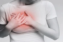 Chích khối áp xe vú cho cô gái 27 tuổi chưa từng mang thai