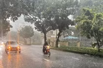 Mưa lớn kéo dài tại miền Bắc và Trung, cảnh báo lũ quét, sạt lở đất