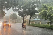 Mưa lớn kéo dài tại miền Bắc và Trung, cảnh báo lũ quét, sạt lở đất