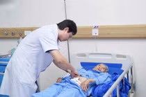 Điều trị thành công khối u quái cho người phụ nữ Quảng Trị