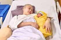 Cuộc chiến sinh tử cứu mẹ, giữ con cho sản phụ bị ung thư cổ tử cung