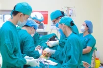 Tự sửa nhà, người đàn ông gãy xương chậu, nhiều xương sườn