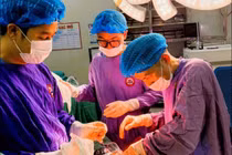 Nổ lốp xe, nam thanh niên vỡ cơ hoành, tổn thương nhiều đoạn ruột