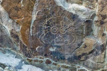 Khám phá hình khắc thần mặt trời trên đá ở Trung Quốc