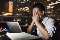 Tác hại nghiêm trọng khi thức xuyên đêm làm việc