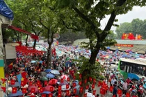 'Khối yêu nước' tập trung tại đường Hùng Vương, Trần Phú chờ xem diễu binh