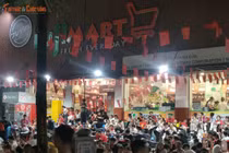 Người dân trên đường Lê Duẩn háo hức chờ xem diễu binh, diễu hành