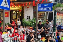 Người dân đổ về chờ xem diễu binh kỷ niệm 80 năm Quốc khánh 2/9