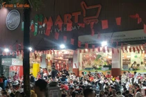 Người dân trên đường Lê Duẩn háo hức chờ xem diễu binh, diễu hành