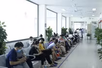 Nắng nóng đỉnh điểm, Bệnh viện K tiếp đón người bệnh từ 5h