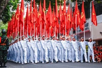 Các đoàn diễu binh, diễu hành được chào đón nồng nhiệt trên các tuyến phố