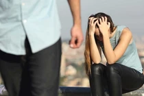 Vợ cay đắng khi phát hiện chồng ngoại tình với gái trẻ đáng tuổi con