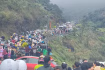 Đèo Mã Pì Lèng ùn tắc, điểm du lịch quá tải dịp Tết 