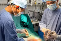 Uống rượu bia, người đàn ông 42 tuổi mất kiểm soát tự cắt ‘của quý’ 