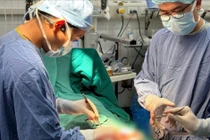 Uống rượu bia, người đàn ông 42 tuổi mất kiểm soát tự cắt ‘của quý’ 