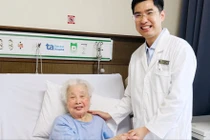 Ngã tưởng nhẹ, nhiều người già gãy liên mấu chuyển xương đùi nguy hiểm