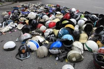 Hôn mê sau tai nạn, lấy ra mảnh mũ bảo hiểm găm trong xương sọ