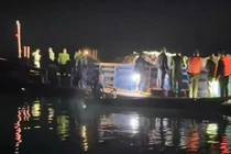 Tàu chở khách va chạm tàu chở đá trên hồ Thác Bà, 6 người mất tích