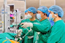 Mẹ hiến thận cứu con trai 22 tuổi suy thận giai đoạn cuối